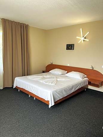 Deluxe Double Room with Balcony and Sea View (2 Adults + 1 Child)