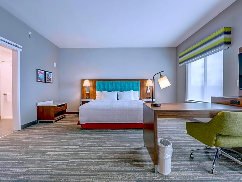 Hampton Inn & Suites Cincinnati Midtown Rookwood