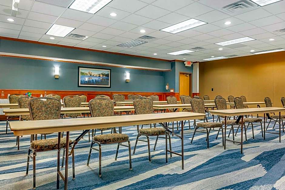 Comfort Inn & Suites Rapid City near Mt Rushmore