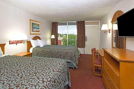Double Room with Bathtub with Grab Bars - Mobility Accessible/Non-Smoking
