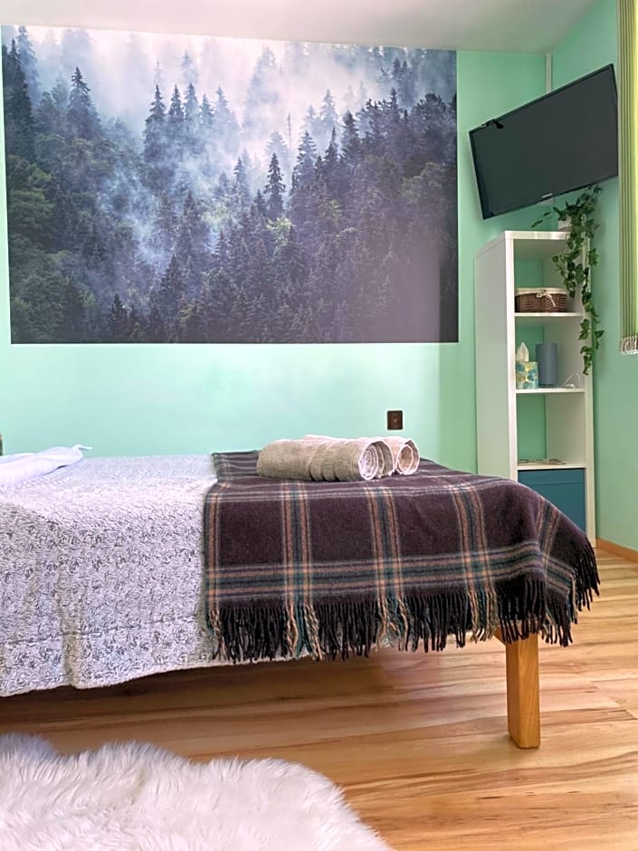 Pokoje Gościnne Pod Jaworem - obok pięknego szlaku wzdłuż rzeki Białka, 1km do stoków Kotelnica