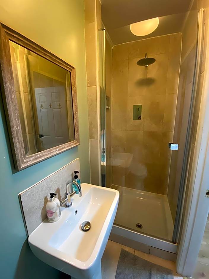 Hollybush Guest House