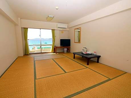 Japanese-Style Family Room with Sea View