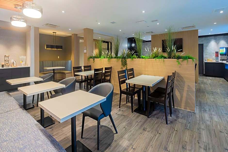 Microtel Inn & Suites by Wyndham Oyster Bay Ladysmith