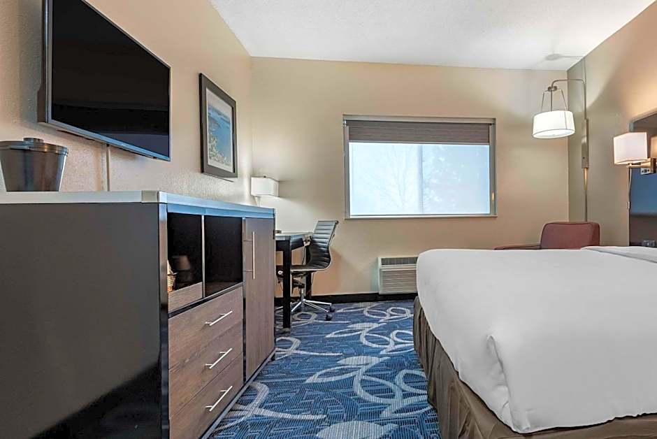 Comfort Inn & Suites Liverpool-Clay