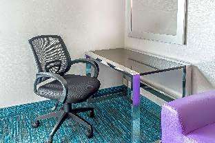 Umbrella Hotel Bronx