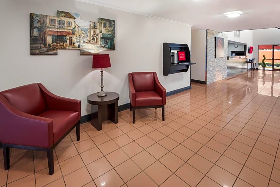 Red Roof Inn & Suites Lexington - Hamburg
