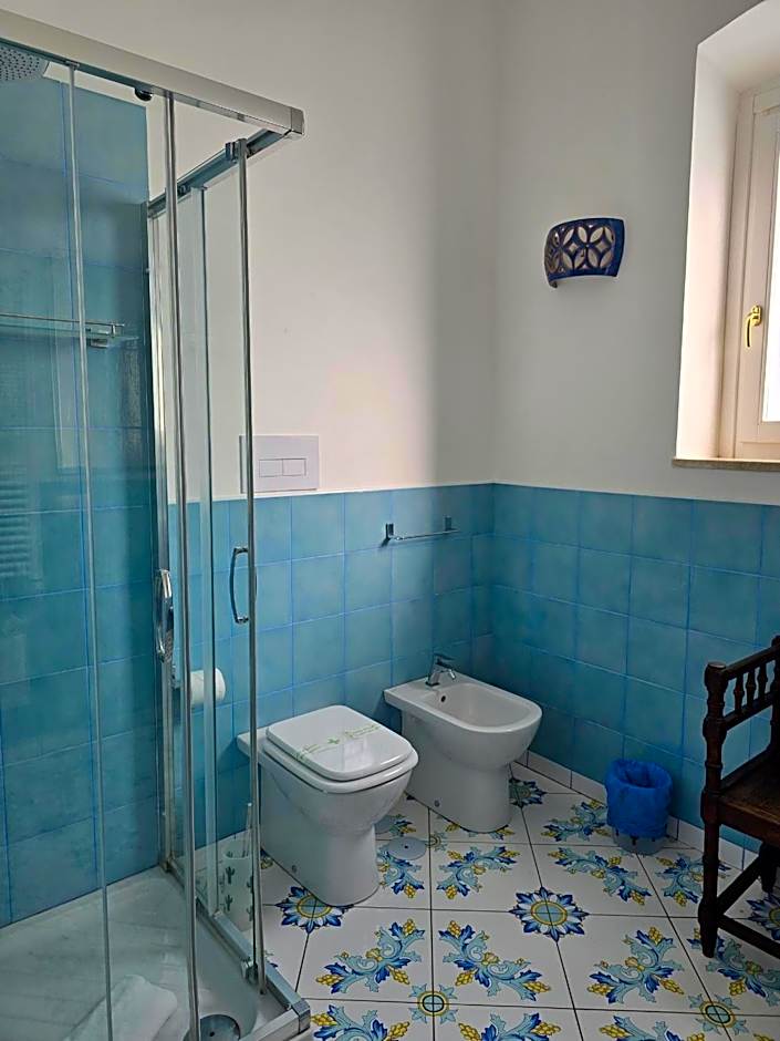 Casa Ninà- Camere con Vista Mare e Terrazza a Raito, Costiera Amalfitana