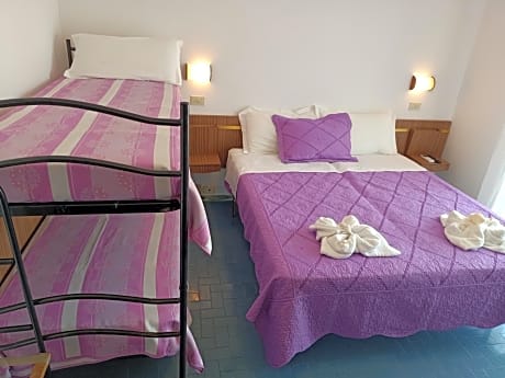 Quadruple Room with Private Bathroom