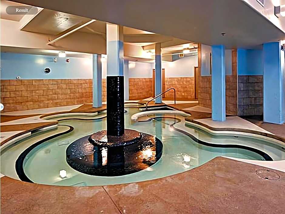 Spectacular Penthouse With Amazing Views, Indoor Pool and Hot tub