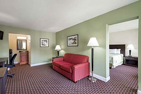 Queen Suite with Two Queen Beds - Non-Smoking