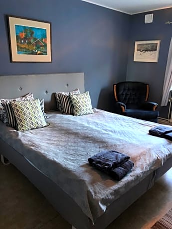 Economy Double Room with Shared Bathroom