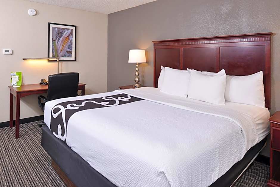 La Quinta Inn & Suites by Wyndham Indianapolis South