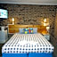 Acacia Snowy Motel