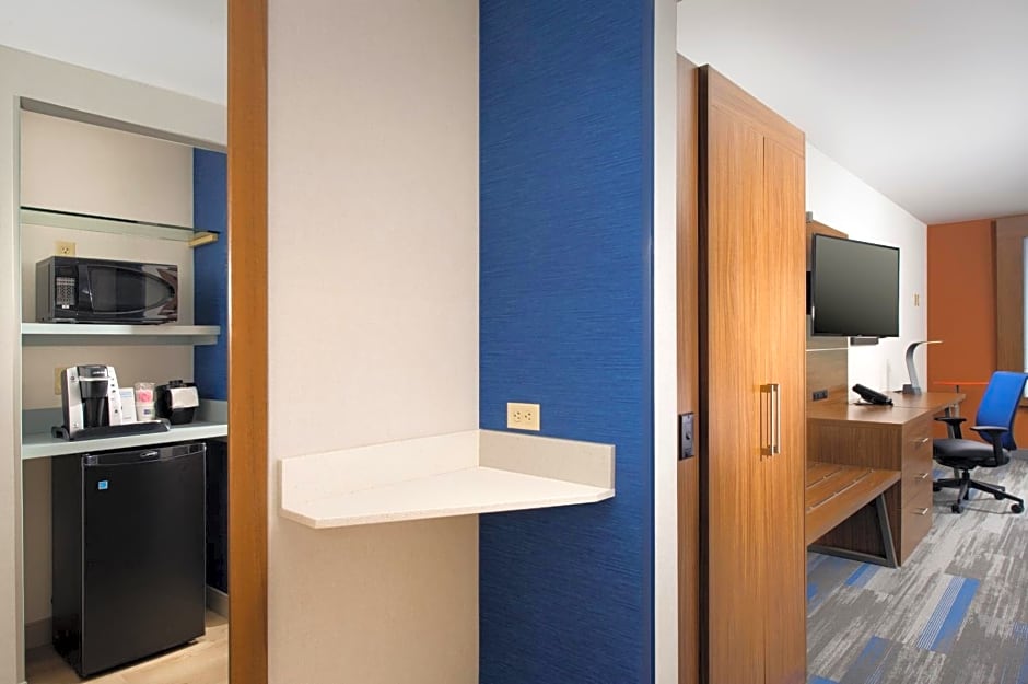 Holiday Inn Express & Suites by IHG Altoona, an IHG Hotel