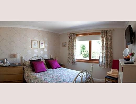 LILYOAK Bed & Breakfast and Self Catering Apartment