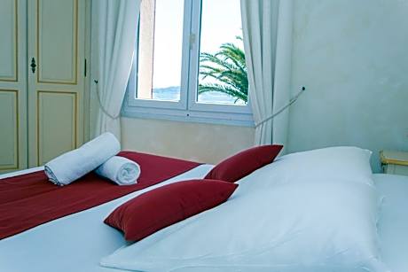 Suite with Balcony and Sea View (4 Adults + 2 Children) with Kitchen