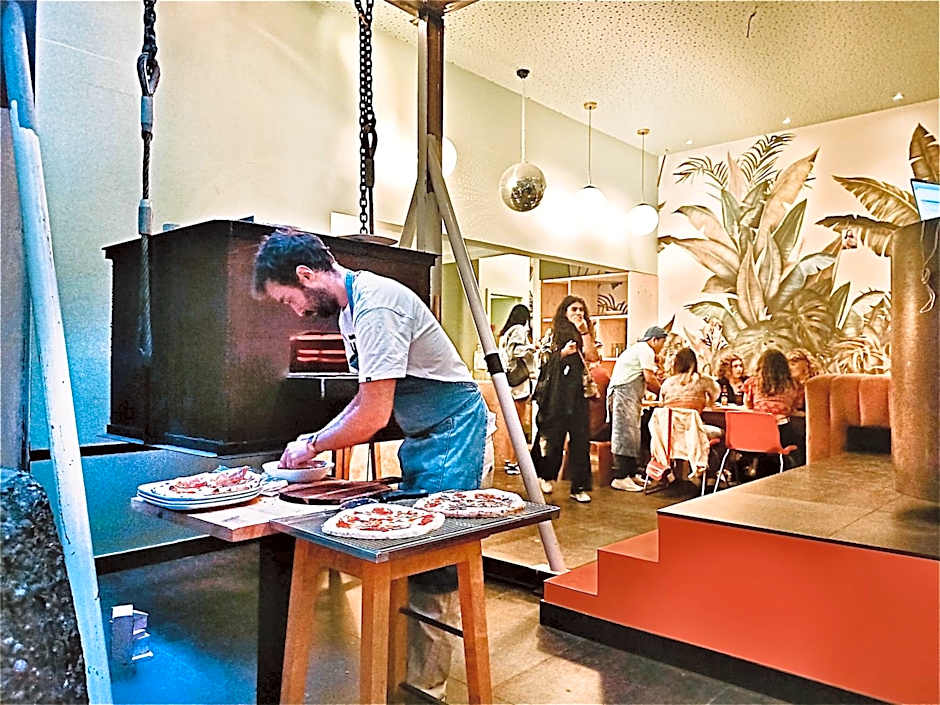 Avenue Hostel & Suites