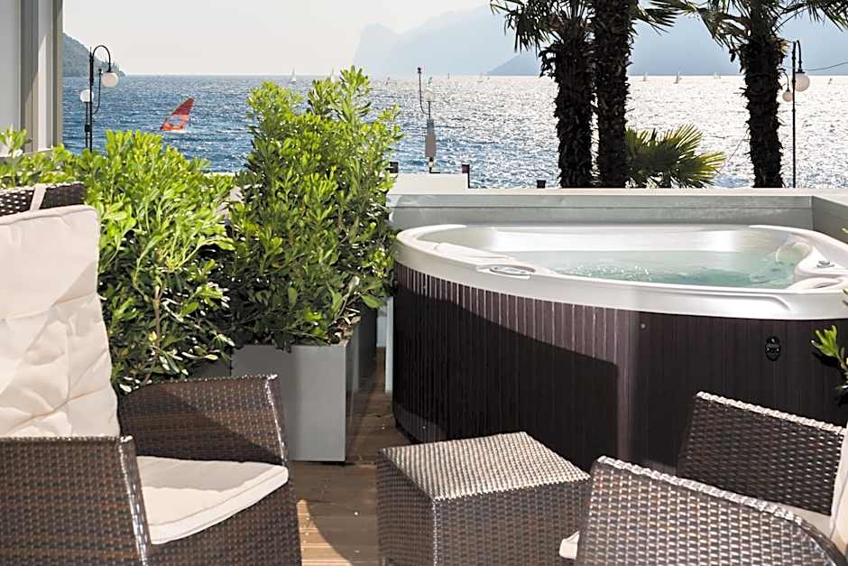 Hotel Lago Di Garda