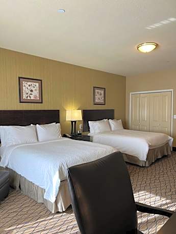 2 King Beds 2 Bedroom Suite Comm Access