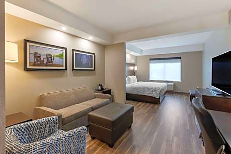 King Suite - Non-Smoking