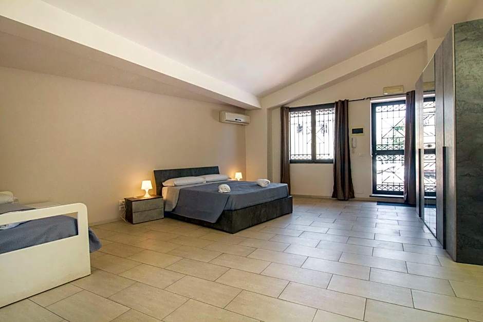 Royal Playa Suite and Apartament -private parking- self chek out