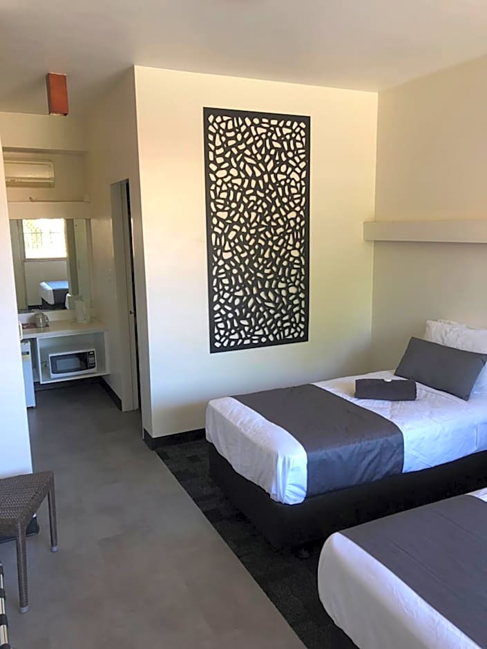 The Stuart Hotel-Motel