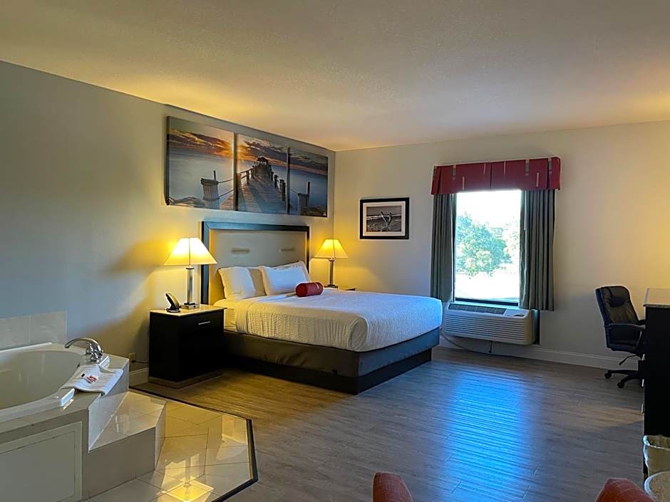Days Inn & Suites by Wyndham Lakeland