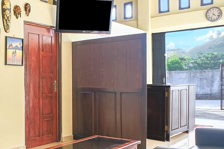 OYO 93332 Kharis Home Stay