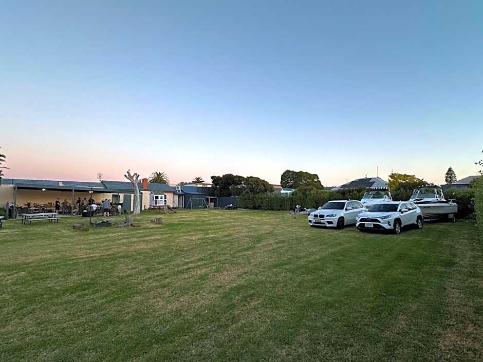 Lakeside Motel Waterfront