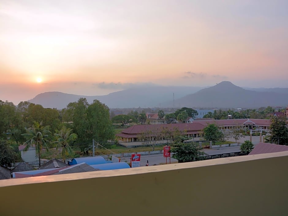 Neakru Guesthouse and Restaurant