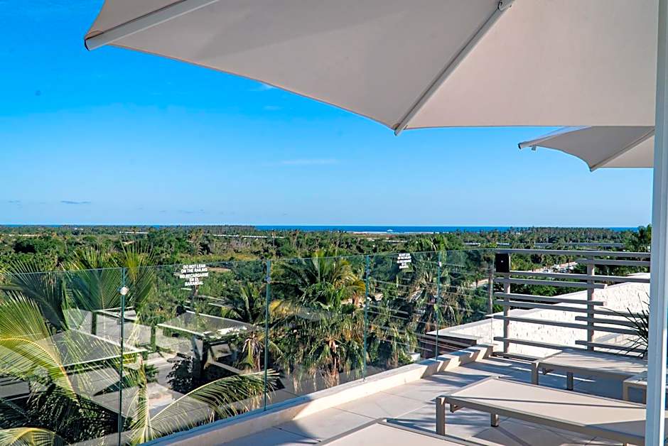 Flamboyan Hotel & Residences