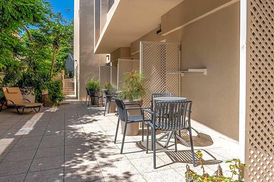Erato Hotel