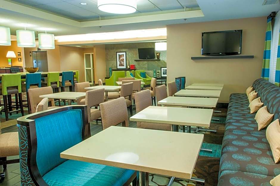 Hampton Inn By Hilton Louisville North/Clarksville