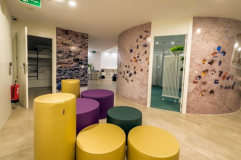 GLOBETROTTER HOSTEL, by Albany