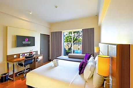 Premier Pool Access Room