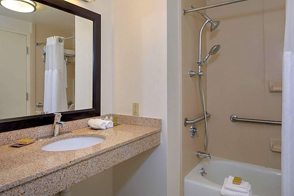 DoubleTree by Hilton Hotel & Suites Pittsburgh Downtown