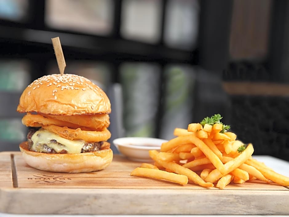 Ossotel Legian Hotel