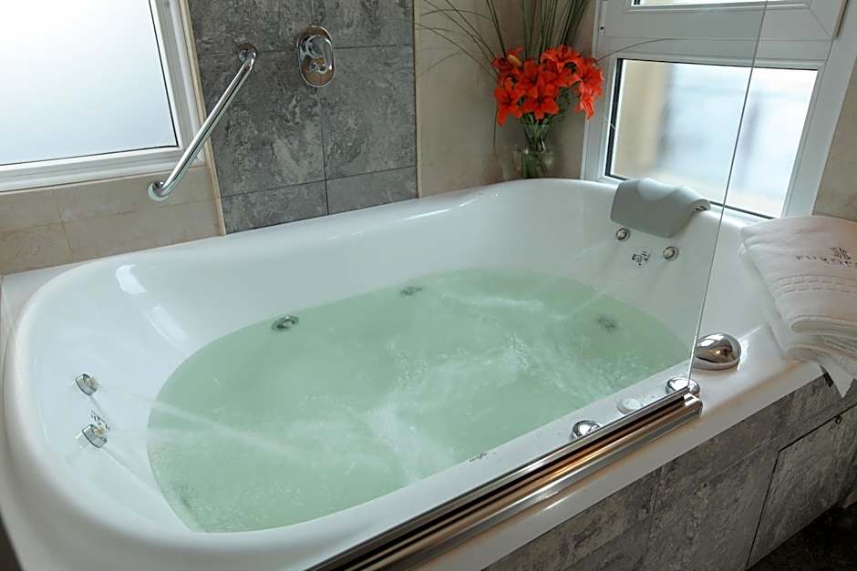 Europlaza Hotel & Suites