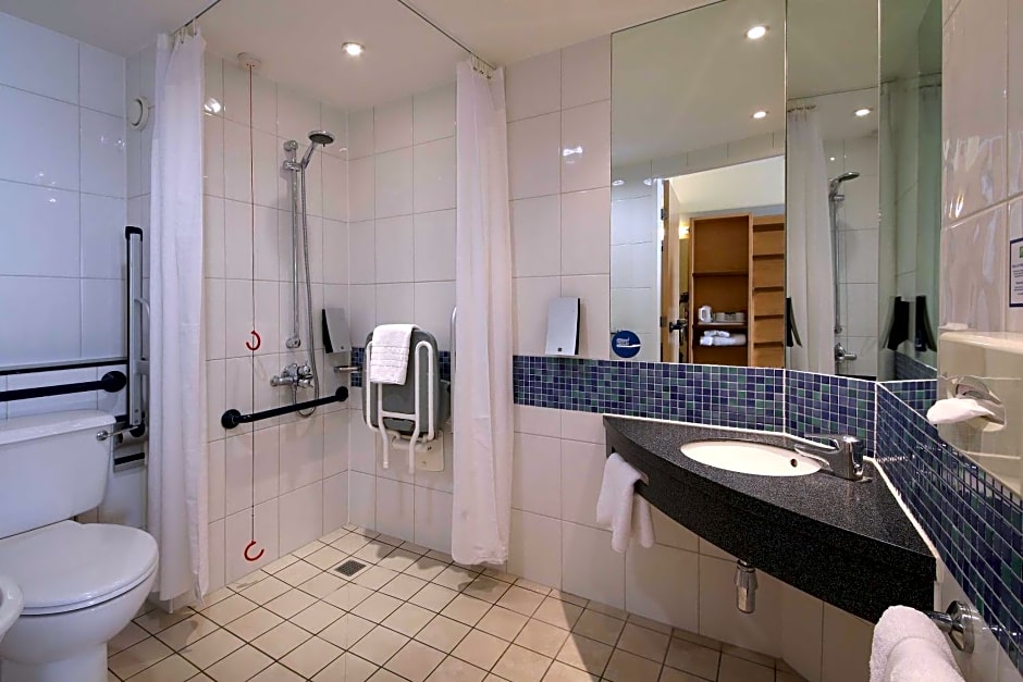 Holiday Inn Express London - Newbury Park