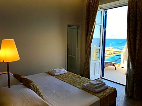 Family Room with Balcony and Sea View