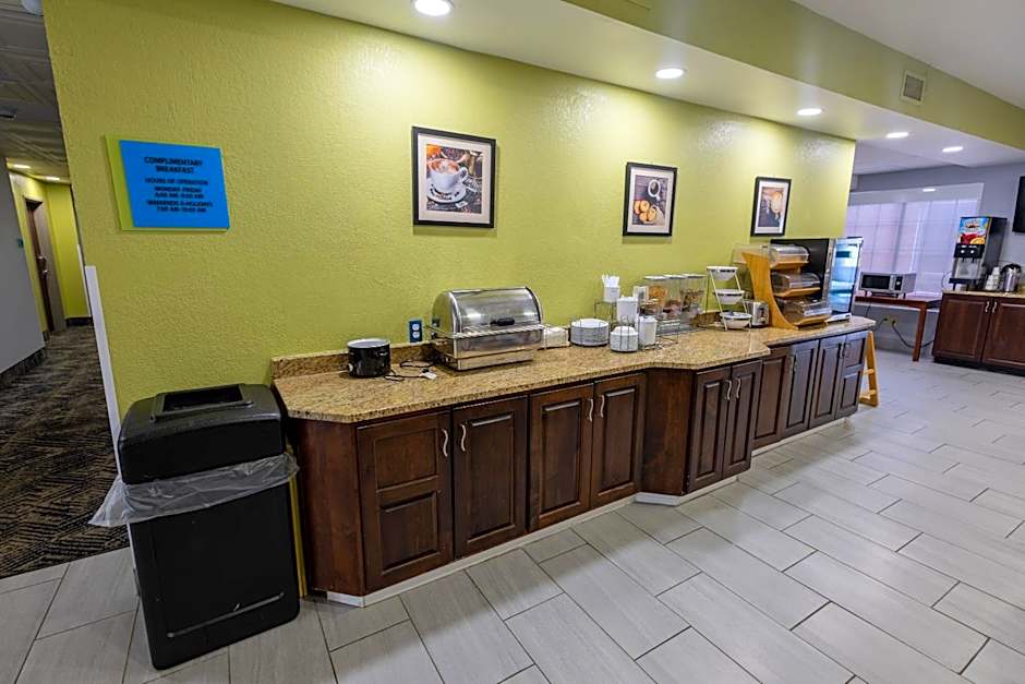 Countryside Inn and Suites