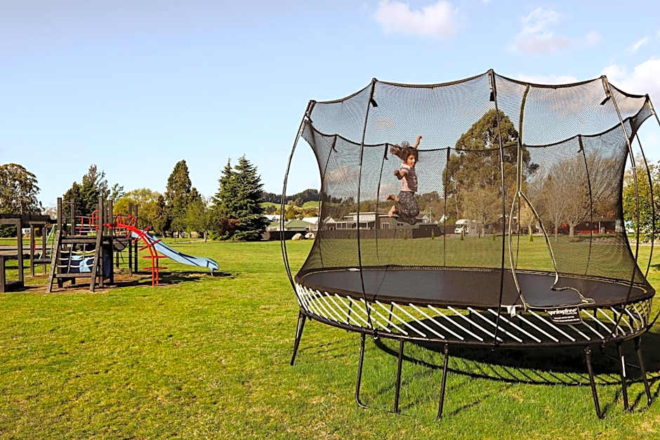 Parklands Motorlodge & Holiday Park