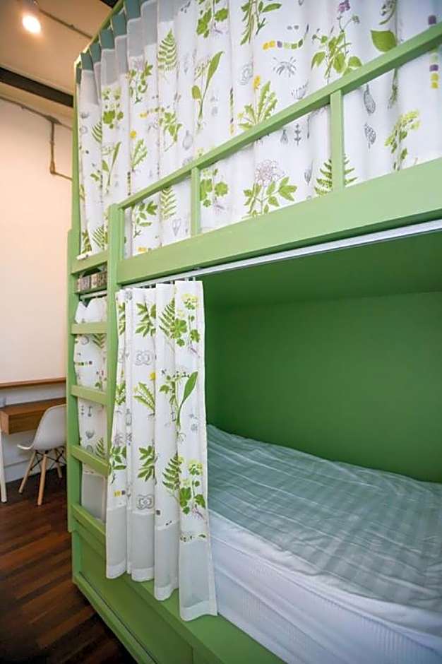 Memmoth Cafe & Hostel in Lampang