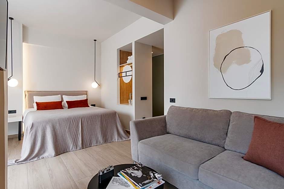 The City Hotel & Suites