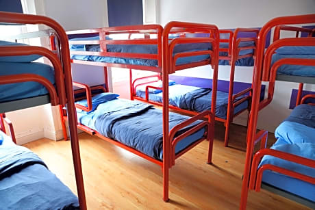 Bed in 6-Bed Dorm with Bathroom