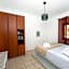 Birds Villa Apartments with Heated Pool - Including Car and Breakfast