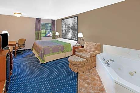 Deluxe King Suite - Non-Smoking