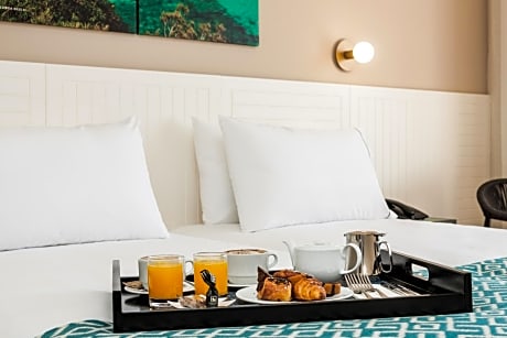 double room with sea views (2 adults + 1 child)