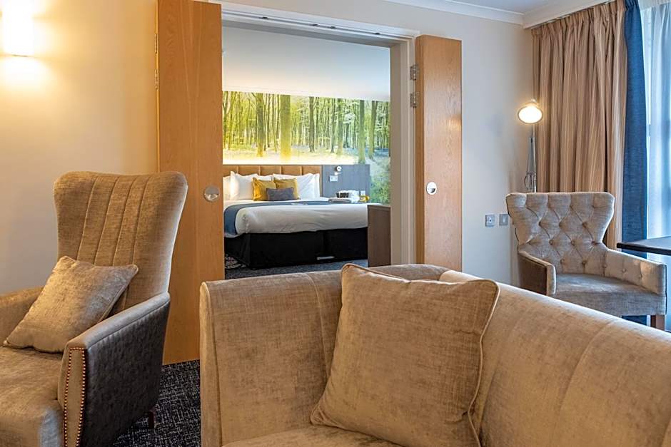 Burleigh Court Hotel and Leisure